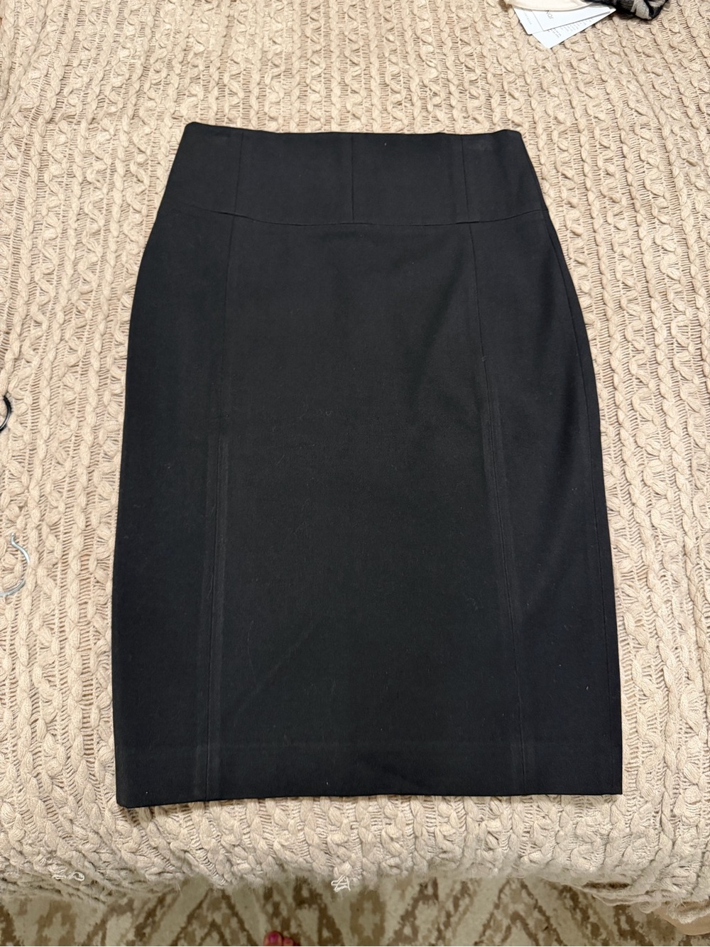 Express Black Solid Pencil Skirt Size 0 Midi Length Lined Back Slit Zip 25”